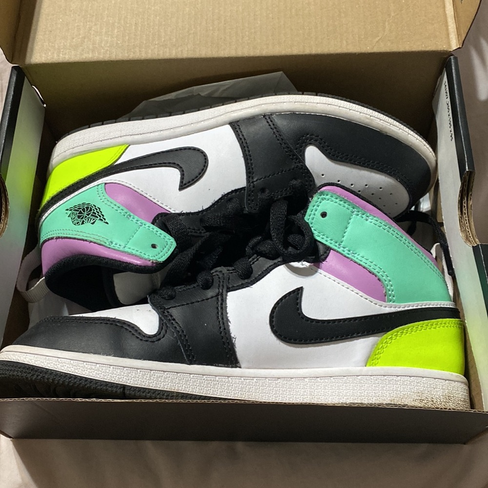 Jordan 1 mid size 3Y